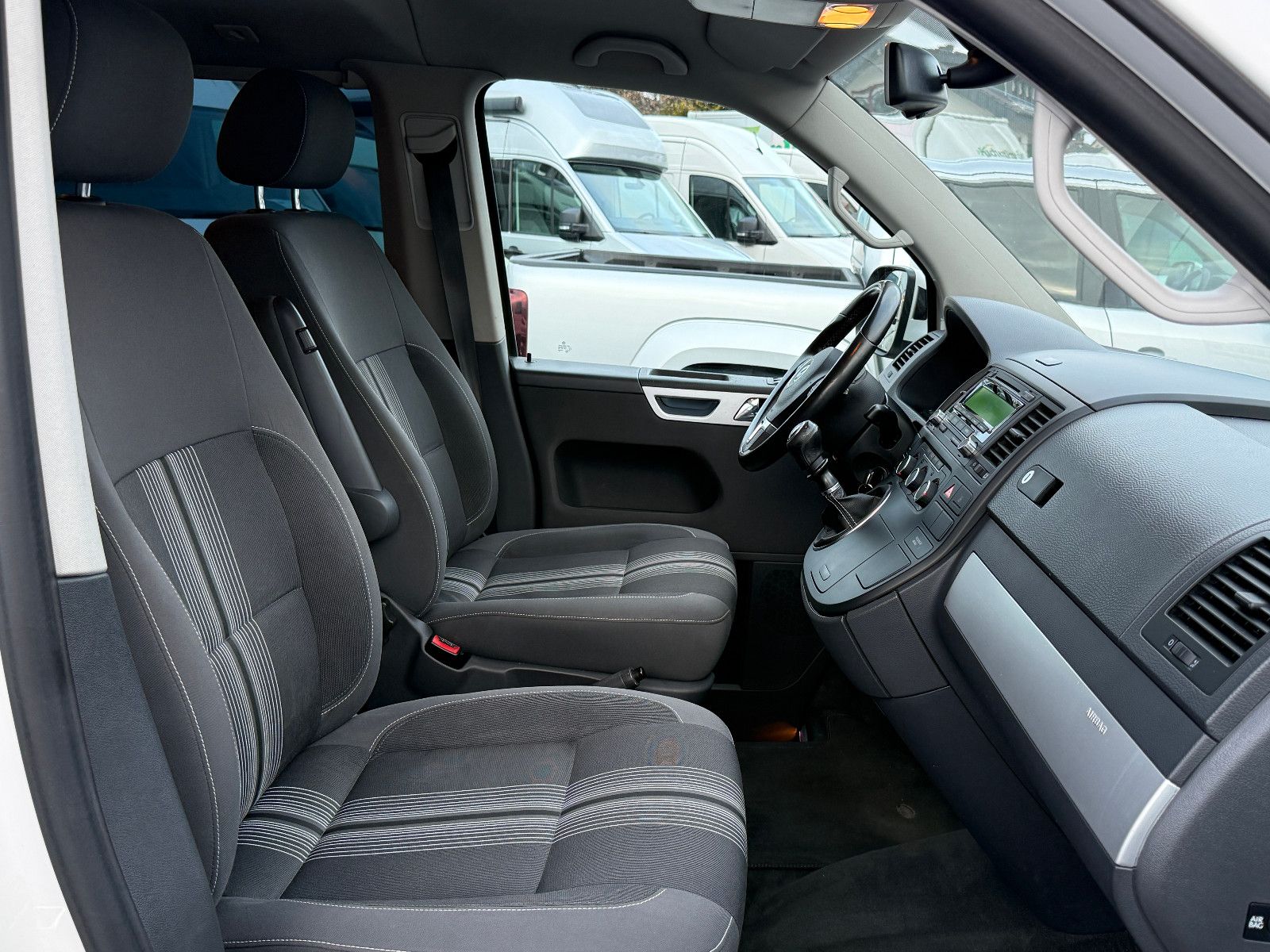 Fahrzeugabbildung Volkswagen T5 Multivan Edition 25 DAB GRA Side-Assist PDC