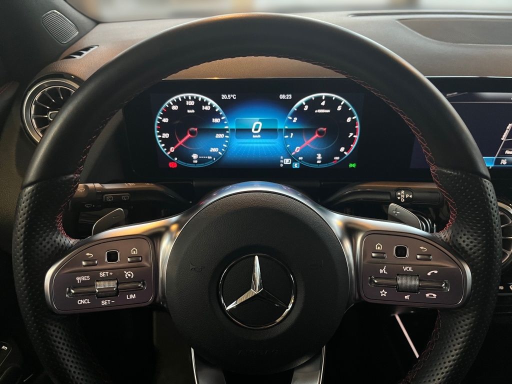 Fahrzeugabbildung Mercedes-Benz GLA 200 AMG AHK Pano Totwi. Sport LED Burm. Navi