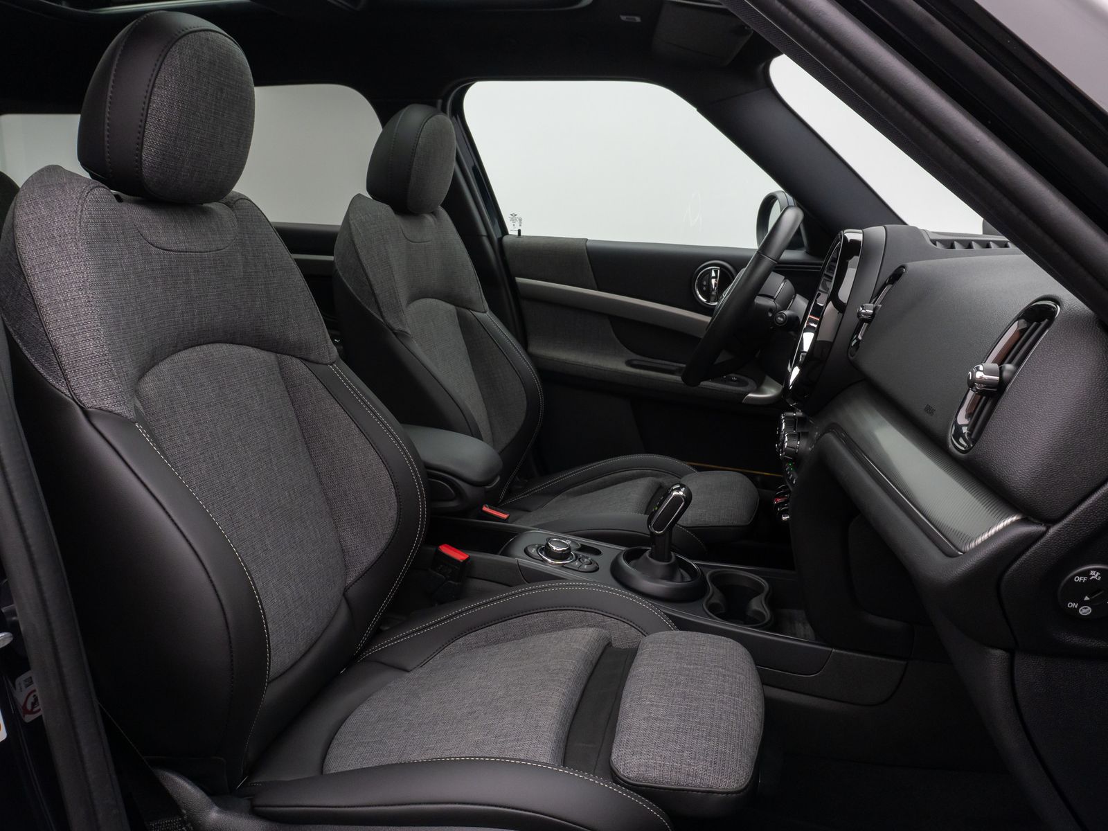 Fahrzeugabbildung MINI Cooper Countryman HUD Panorama Kamera Sportsitze