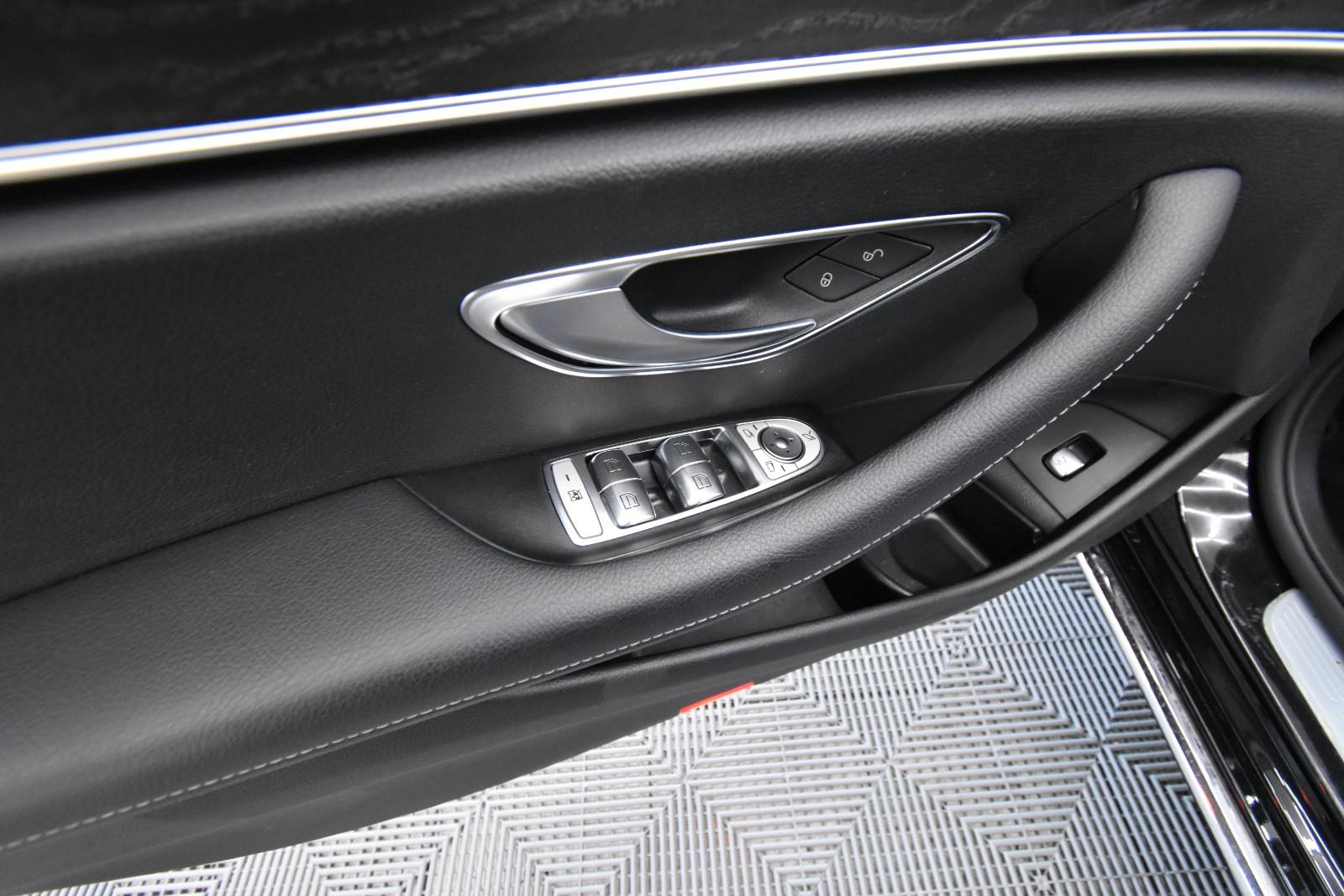 Mercedes-Benz E220d T-Modell LED SHZ RFK Glasdach Sportstyle