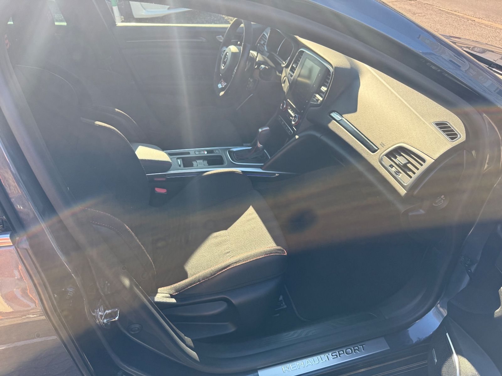 Fahrzeugabbildung Renault MEGANE R.S. TROPHY HUD 1-HAND RENAULT SCHECKH.