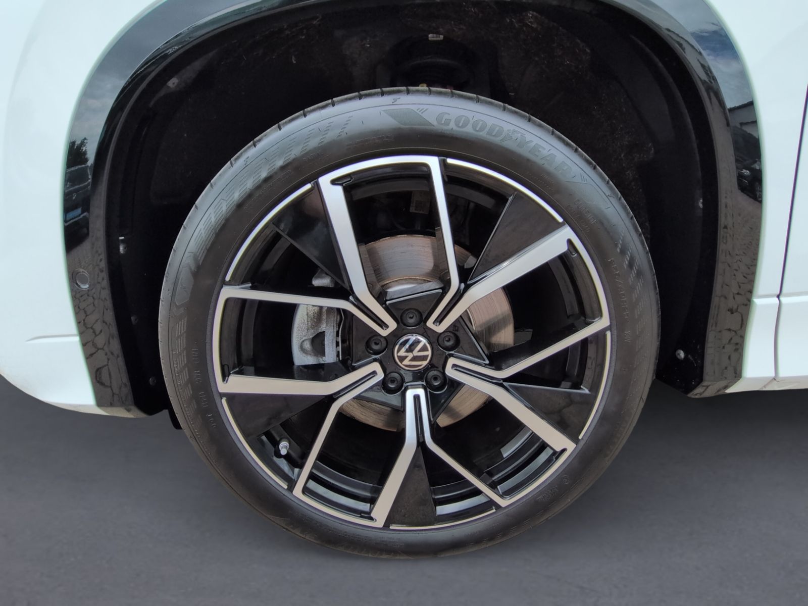 Tayron R-Line TDI 4MO AHK+STHZ+MATRIX+PANO+DCC+