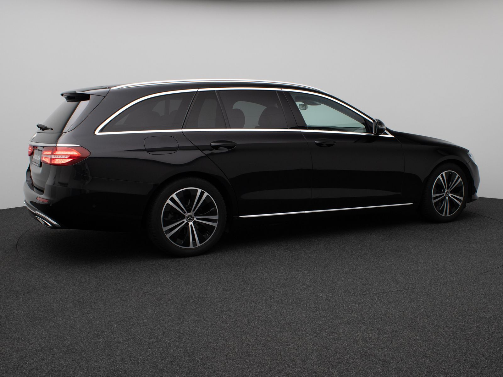 Fahrzeugabbildung Mercedes-Benz E 220d T-Modell Avantgarde Kamera AHK Tempomat