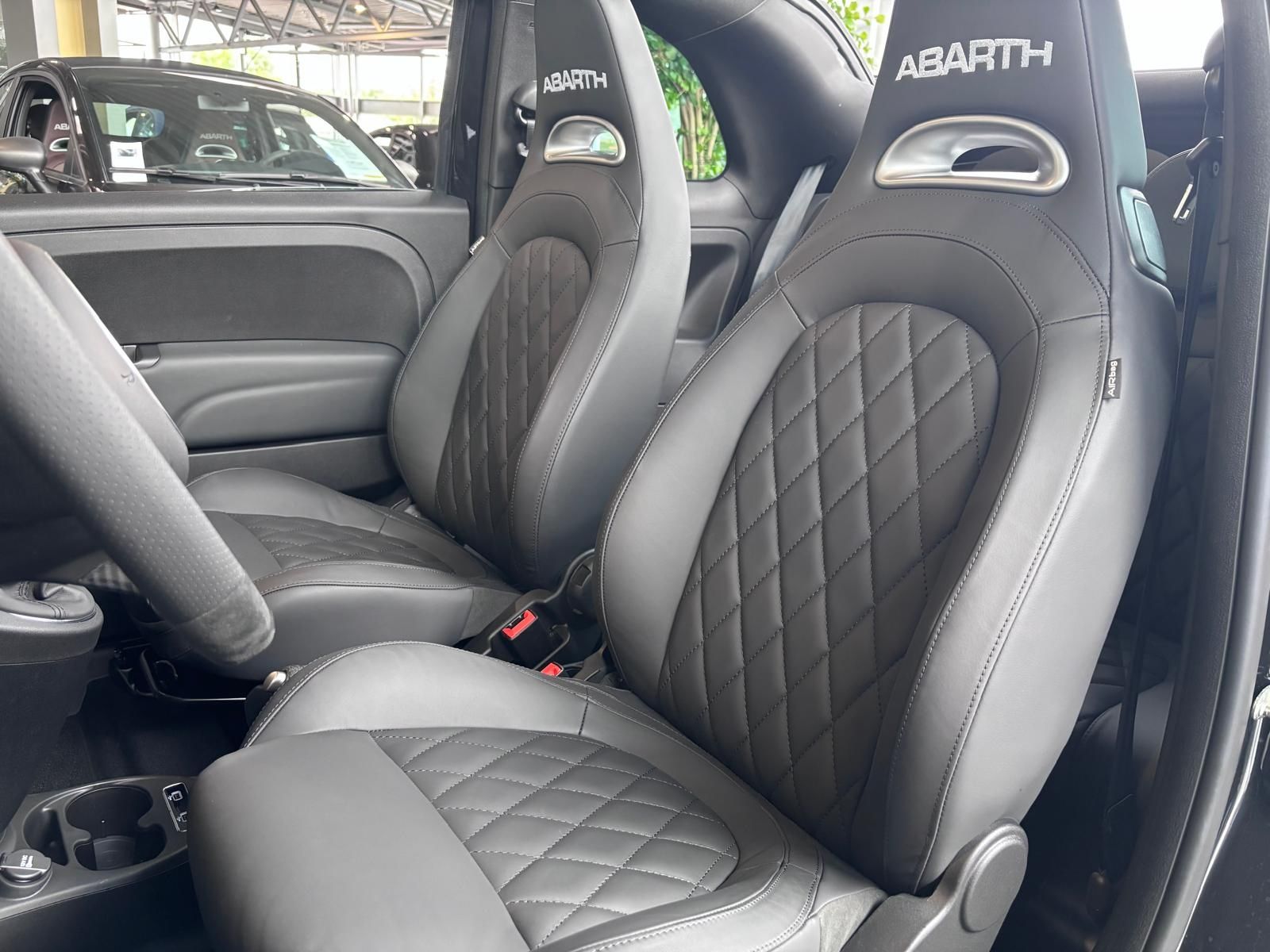 Fahrzeugabbildung Abarth 695C Turismo BEATS NAVI LEDER ALU