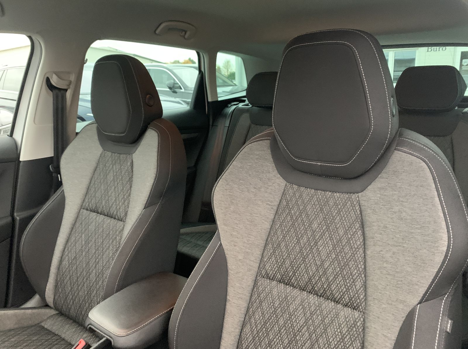 Fahrzeugabbildung SKODA Karoq 2.0 TDI*4x4*LED*Cam*ACC*Navi*PDC*Spur*