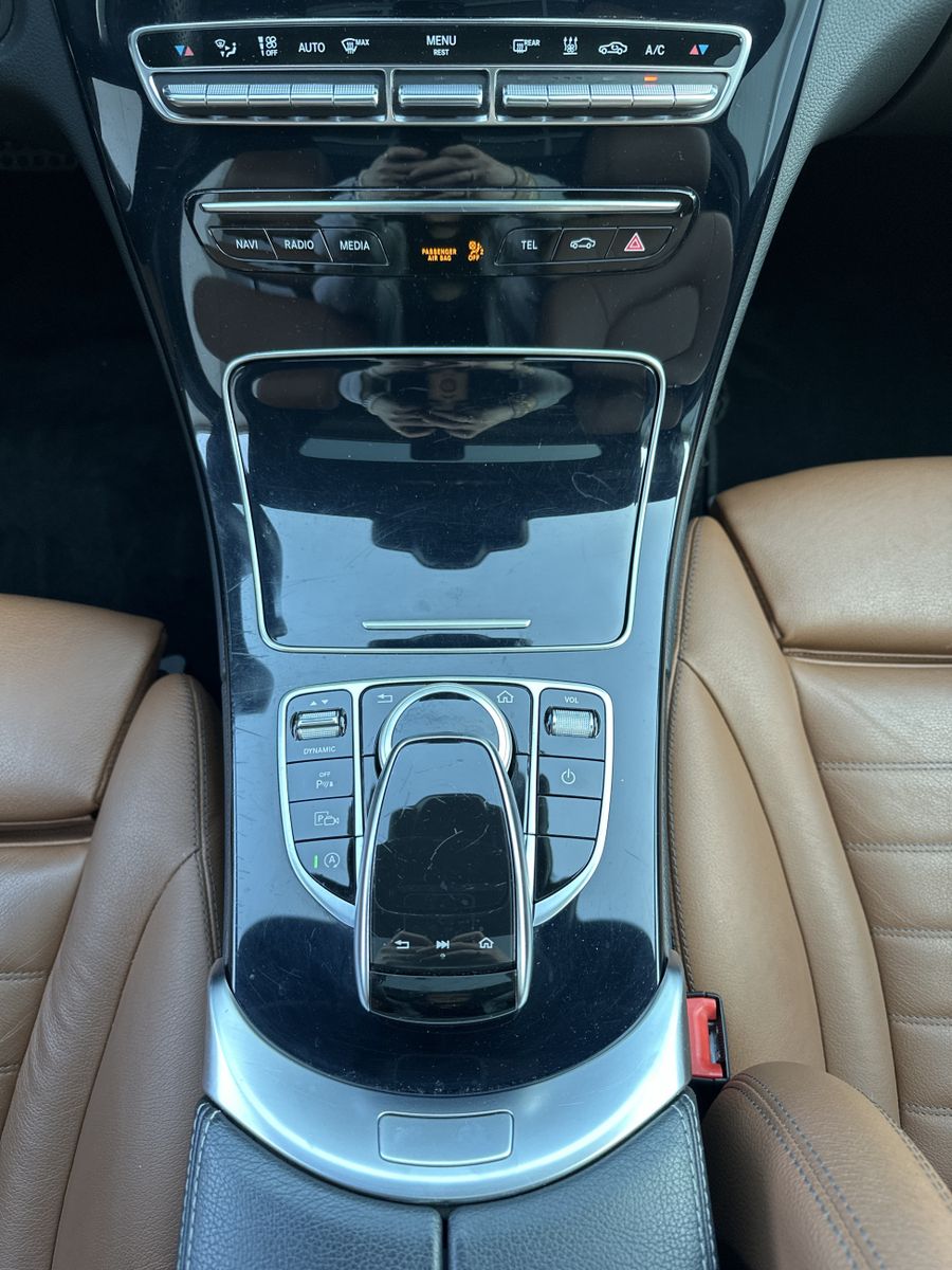 Fahrzeugabbildung Mercedes-Benz C 220d T 4M AMG-Line NAV+LED+PANO+DISTRONIC+1HD