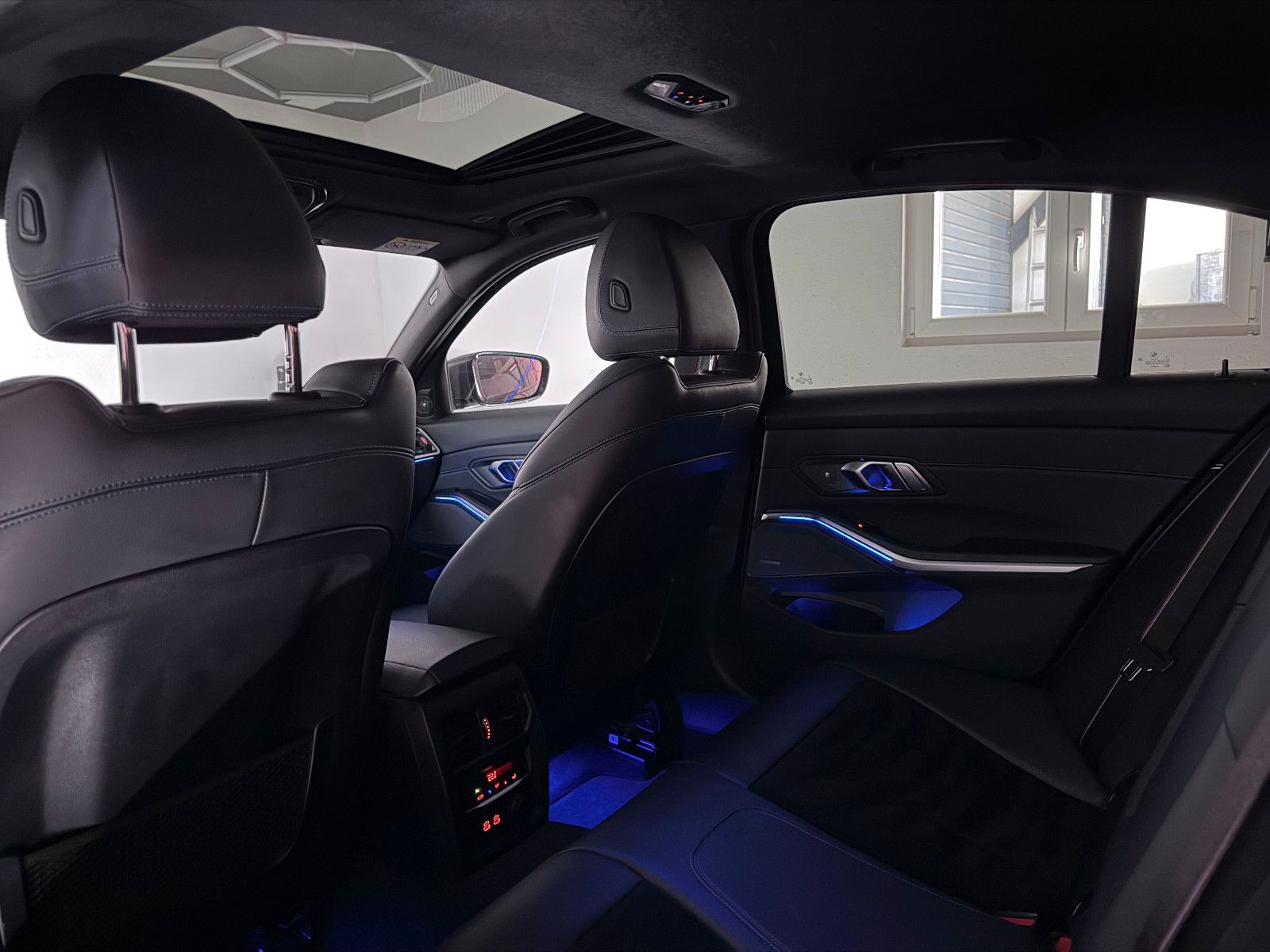 Fahrzeugabbildung BMW 330 d Lim. M SPORT/LASER/HuD/H&K/LIVE PRO/DE FZG