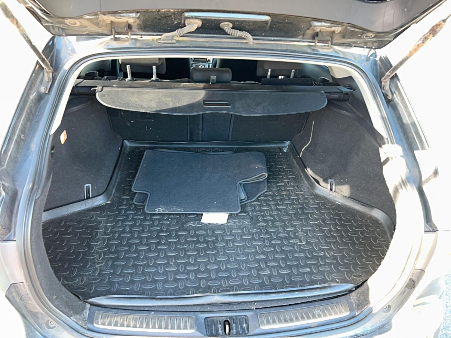 Toyota Avensis 2012 — photo 25