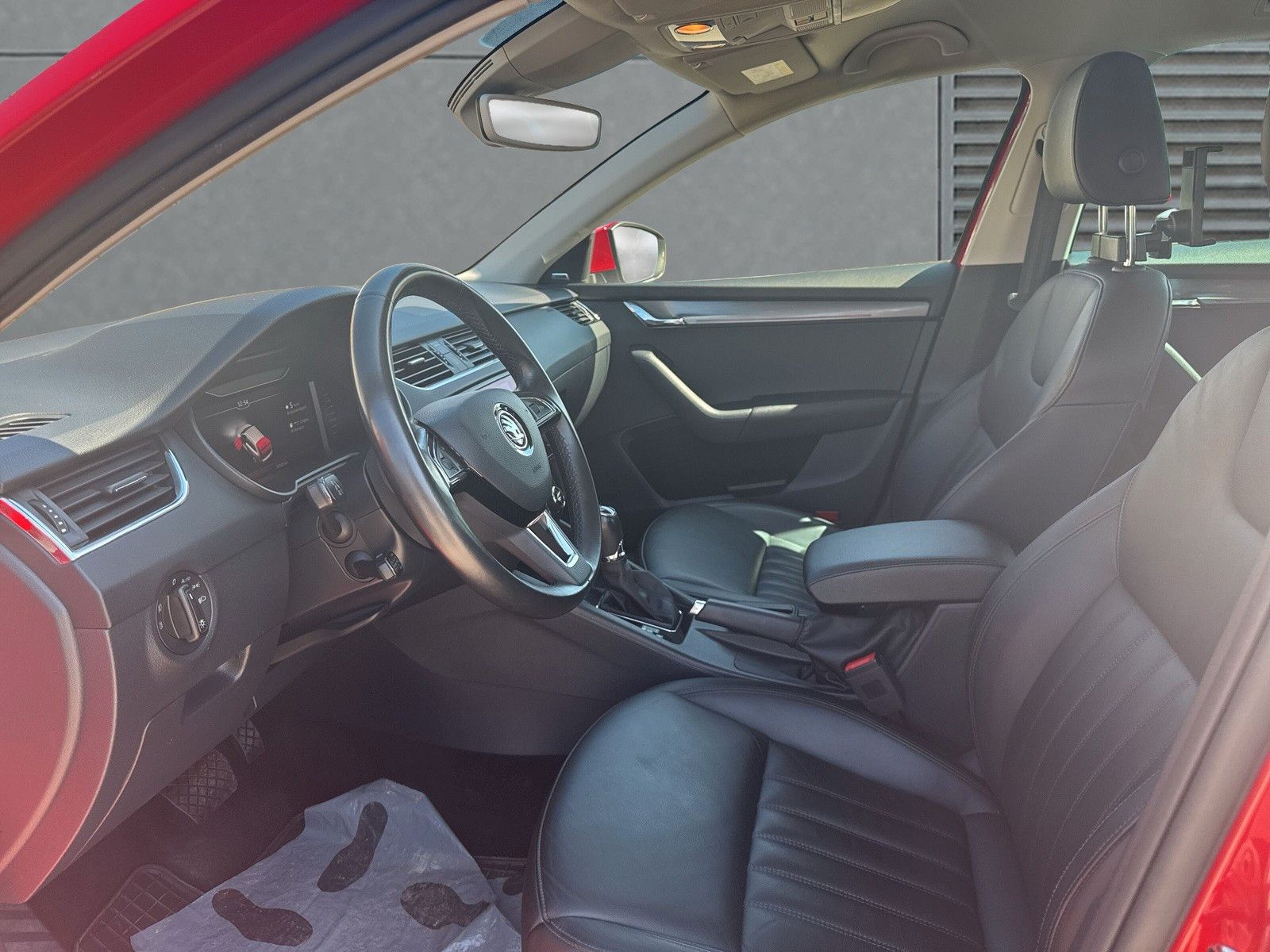 Skoda OCTAVIA COMBI 2,0 TDI PREMIUM EDITION LEDER ACC foto 9