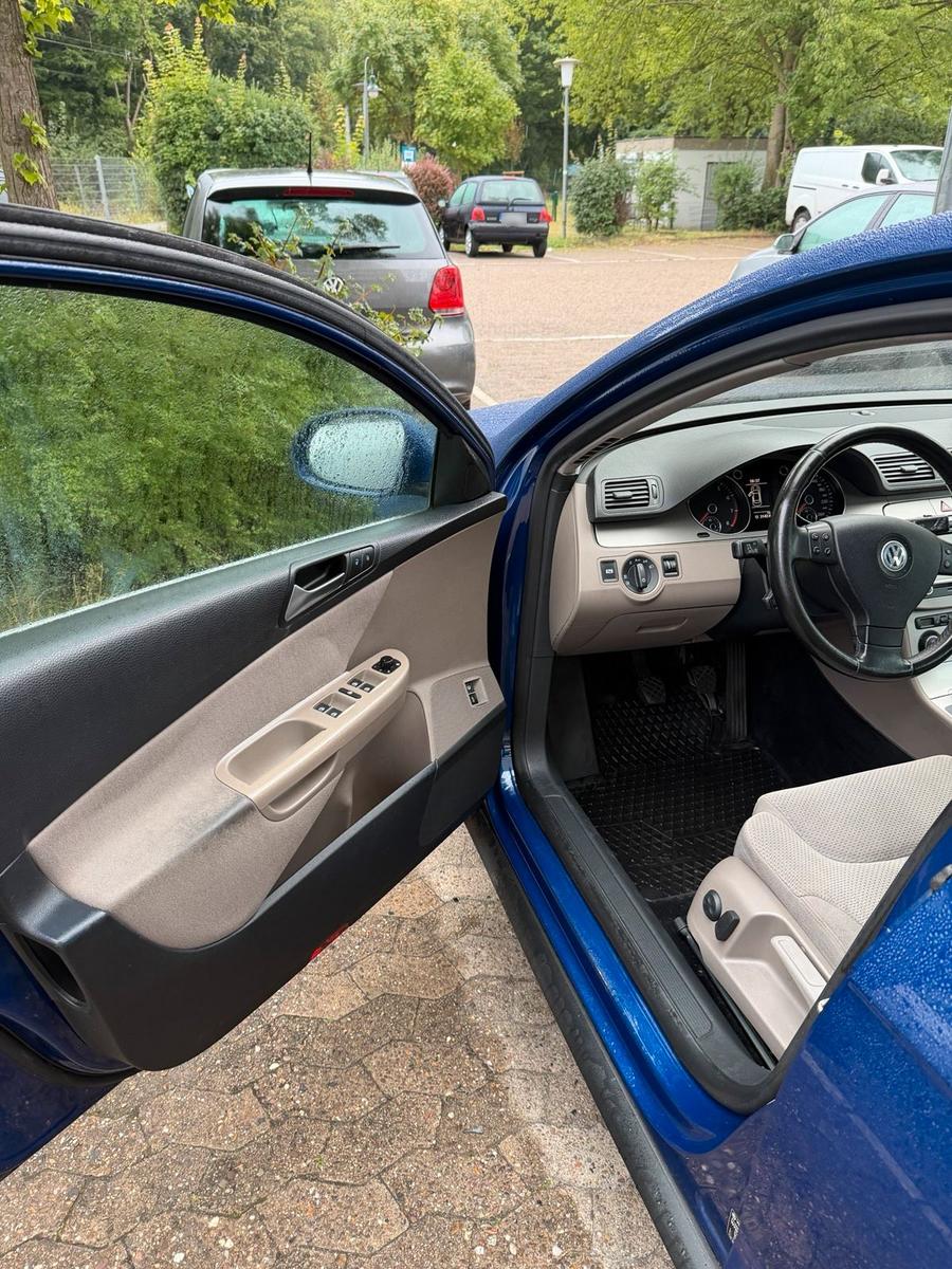 Volkswagen Passat 2008 — interior