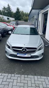 Mercedes-Benz A 180 LED/Navi/Leder/PDC 1Jahr Garantie - Mercedes-Benz A 180 Gebrauchtwagen in Frankfurt