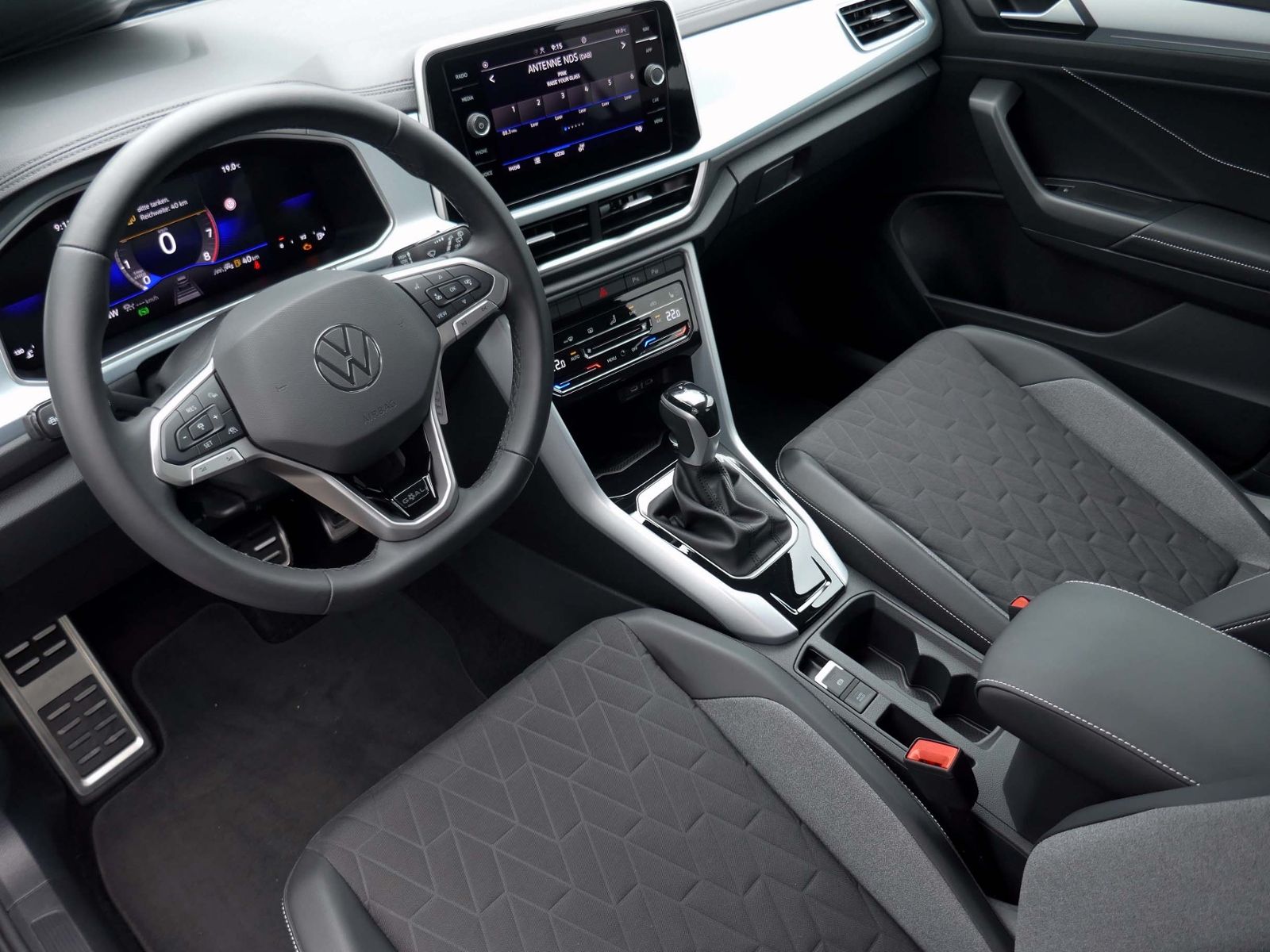 Fahrzeugabbildung Volkswagen T-Roc GOAL 1.5 TSI DSG | LED RFK ACC Navi