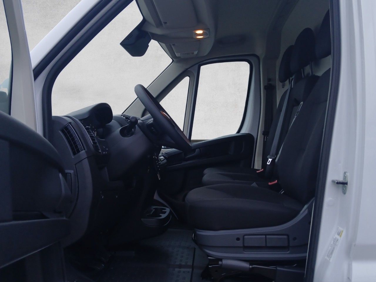 Fahrzeugabbildung Fiat Ducato H2 Kastenwagen 35 L3H2 140 - Kamera uvm.