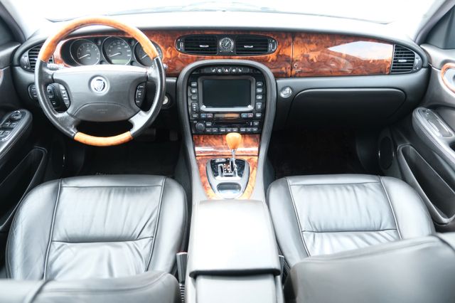 Fahrzeugabbildung Jaguar XJ8 4.2 Liter/Letztes Facelift im Bestzustand