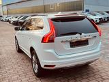 Volvo XC60 D3 AUTO MOMENTUM+KISI+KAMERA+NAVI - Volvo XC60: Weiß