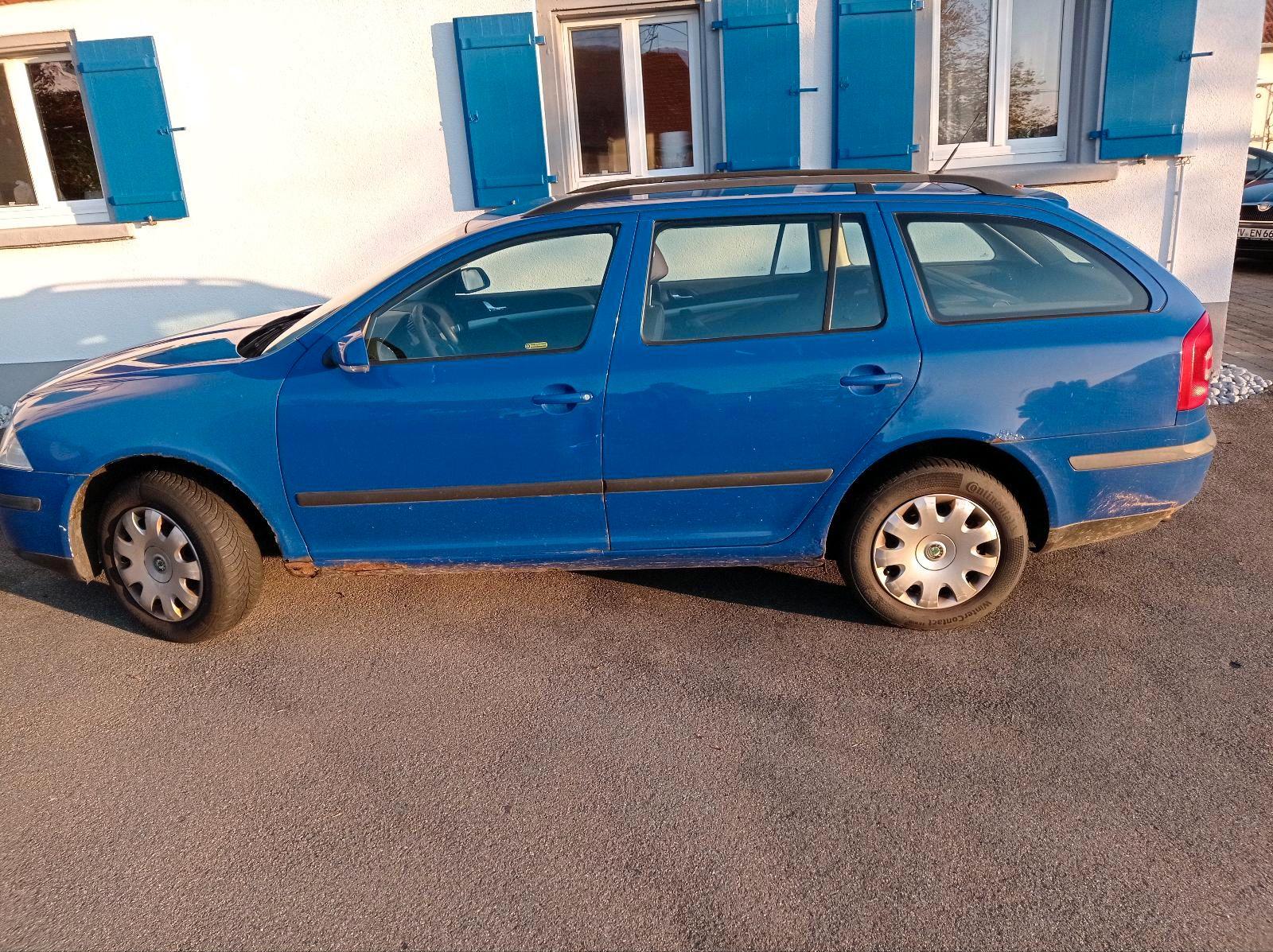 Skoda Octavia 2008 — rear view