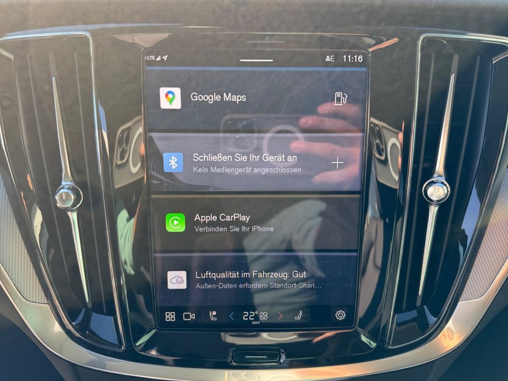 VOLVO V60 B4 B DKG Plus Dark VOLVO V60 B4 B DKG Plus Dark