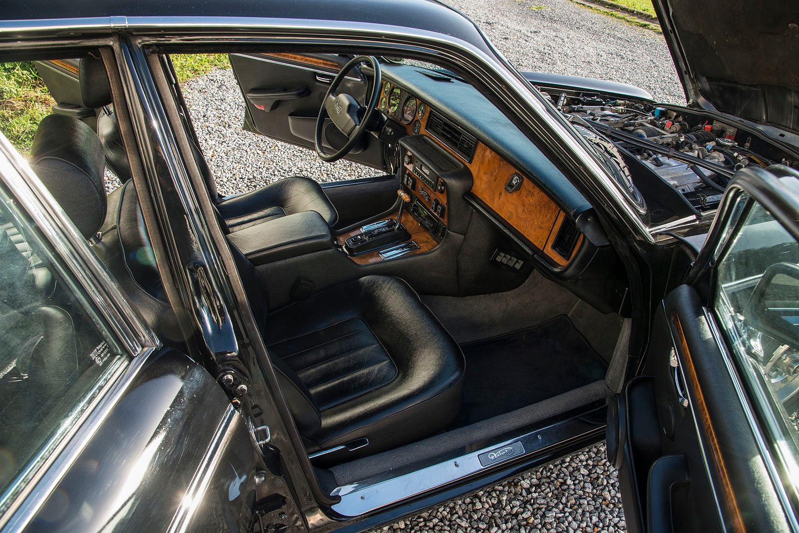 Jaguar XJ12 - Daimler Double Six Serie III