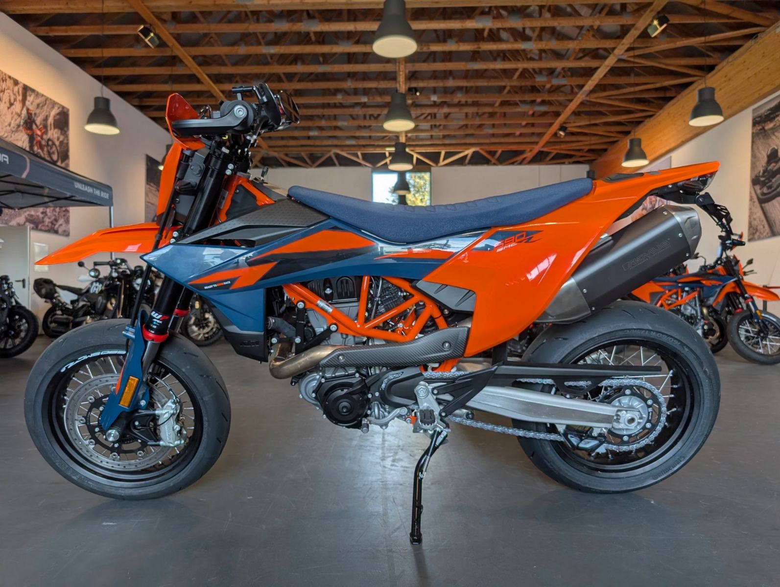 Fahrzeugabbildung KTM 690 SMC-R *EDITION OWL* *TECHPACK* *REMUS*
