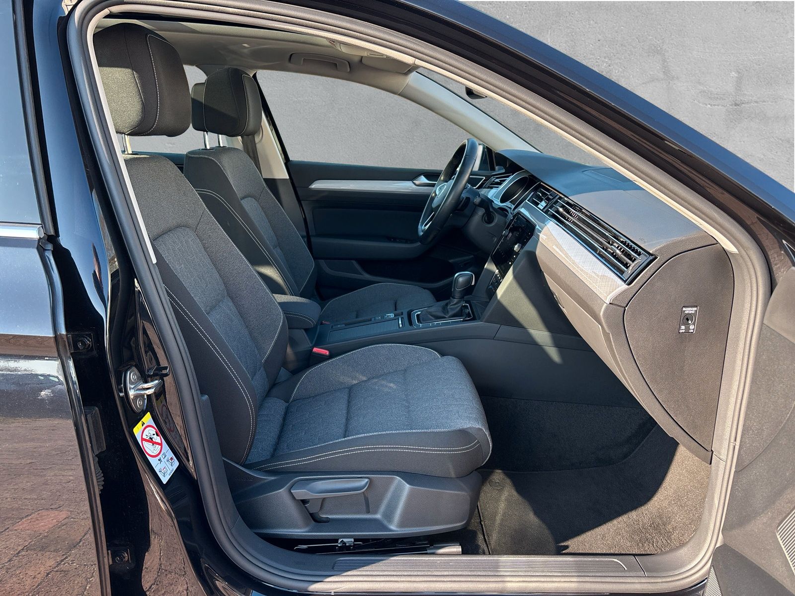 Fahrzeugabbildung Volkswagen Passat Variant Business 2.0 TDI DSG AHK App-Conn