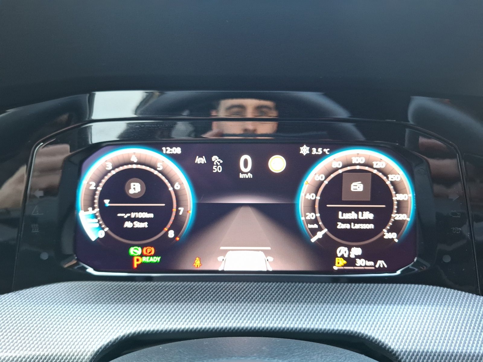 Fahrzeugabbildung Volkswagen Golf VIII Variant eTSI R-Line DSG LED AHK Navi H