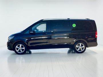 Mercedes V 220 - 11