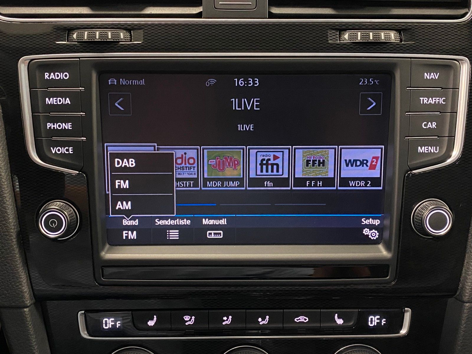 Fahrzeugabbildung Volkswagen Golf 2.0 TDI DSG BMT GTD+DCC+BI-XENON+PANORAMAD+