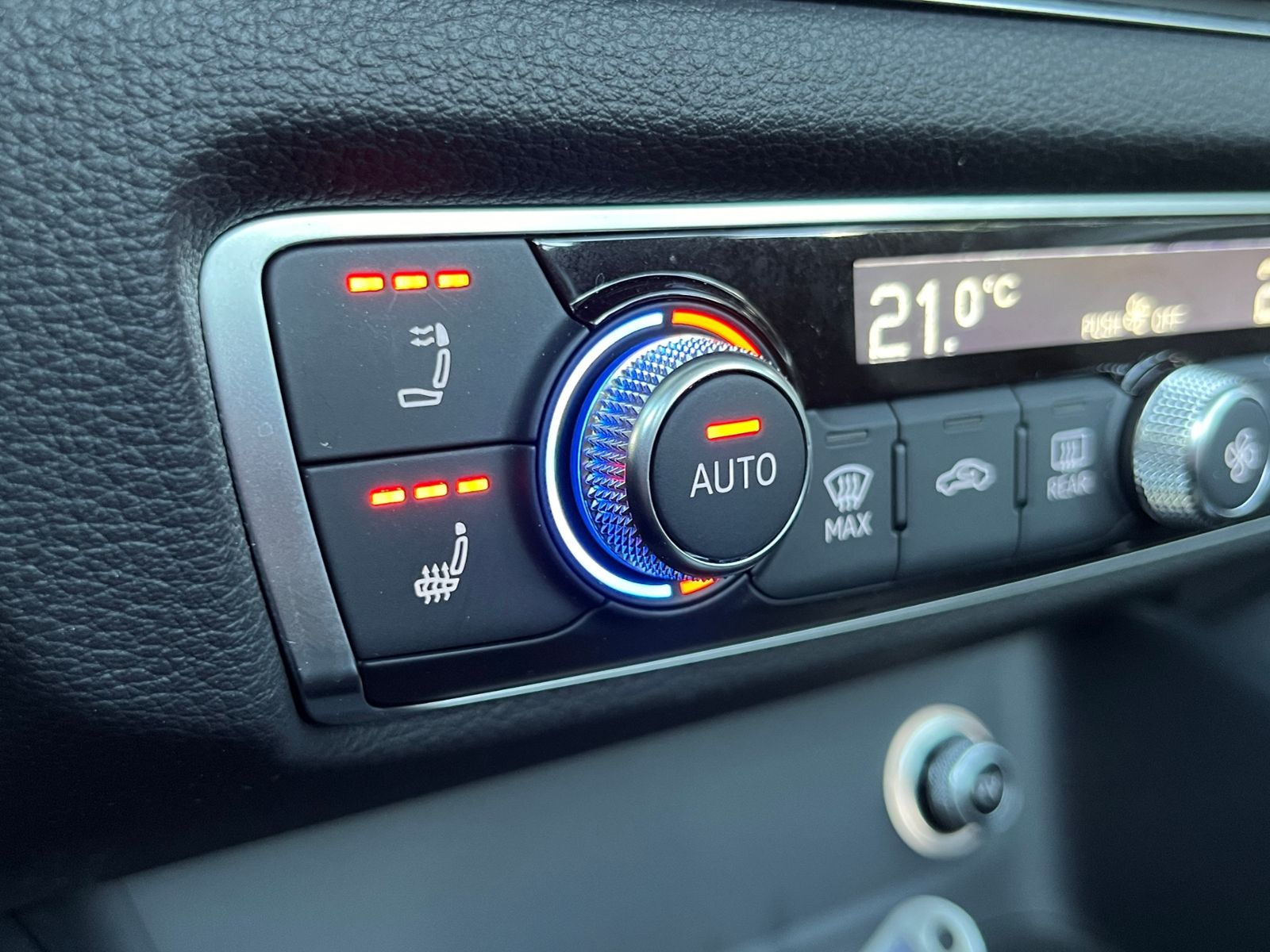 Fahrzeugabbildung Audi A3 Cabriolet 35 TFSI S line sport LED NAV PDC