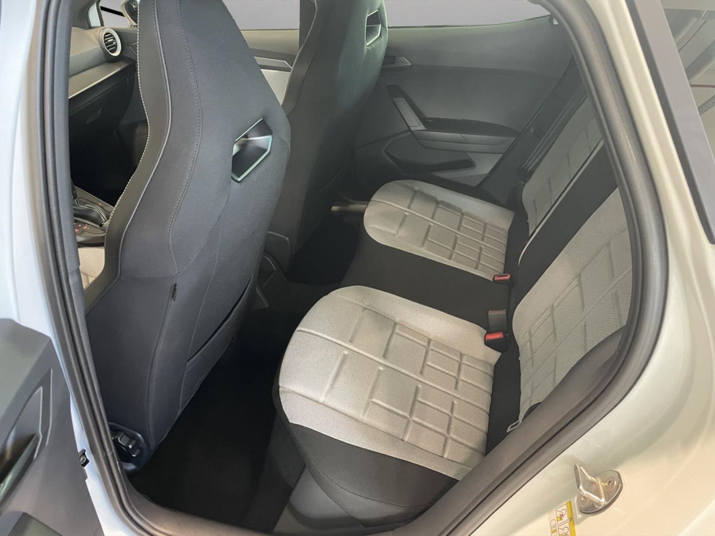 Fahrzeugabbildung SEAT Ibiza 1.0 TSI 85 kW FR Navi Digitales Cockpit LE