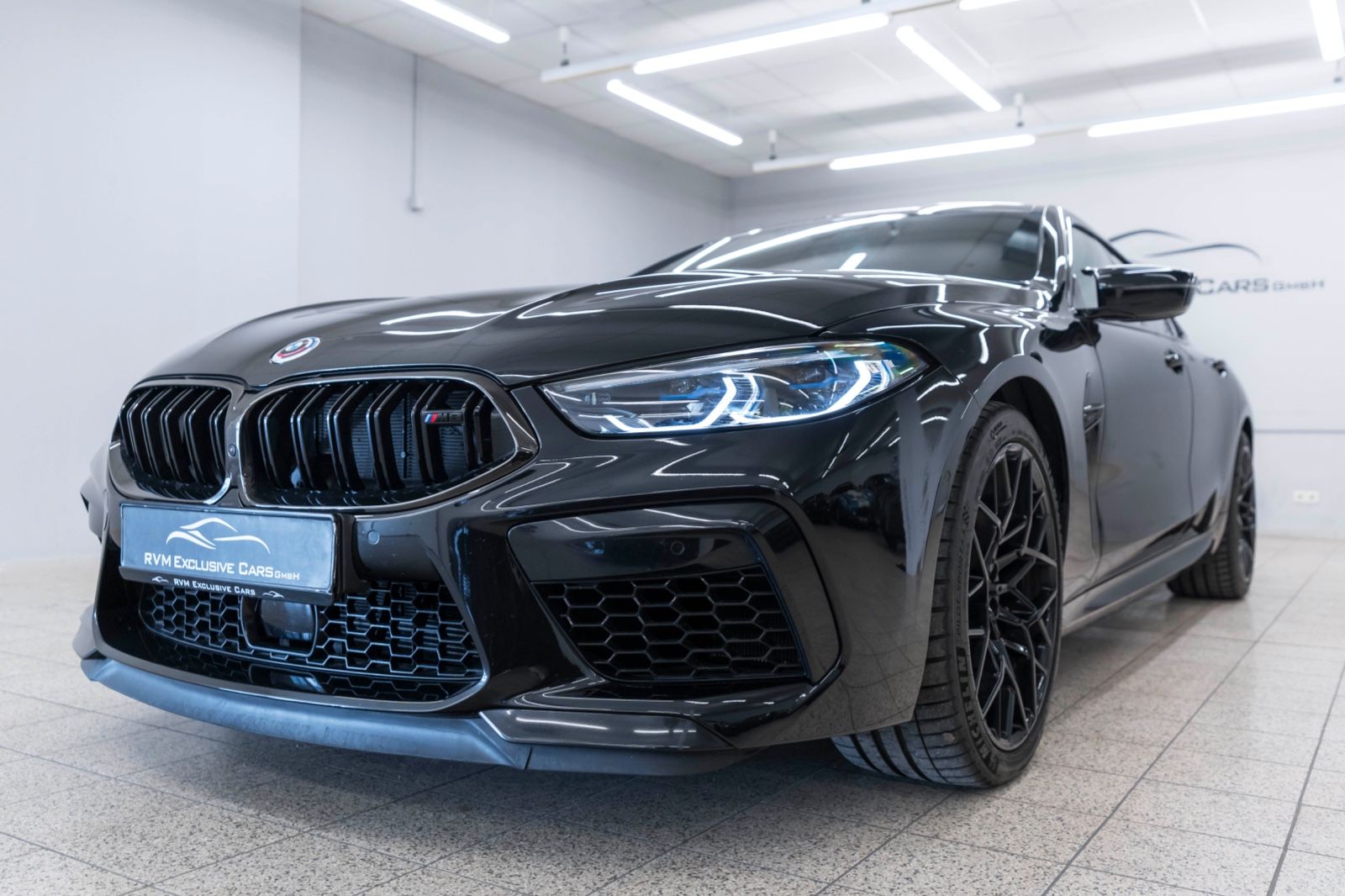 Fahrzeugabbildung BMW M8 Competition GC Head Up Laserlicht B&W ACC 360