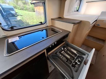 Sunlight Adventure V 66 Solar TV SAT Digital Combi 6E