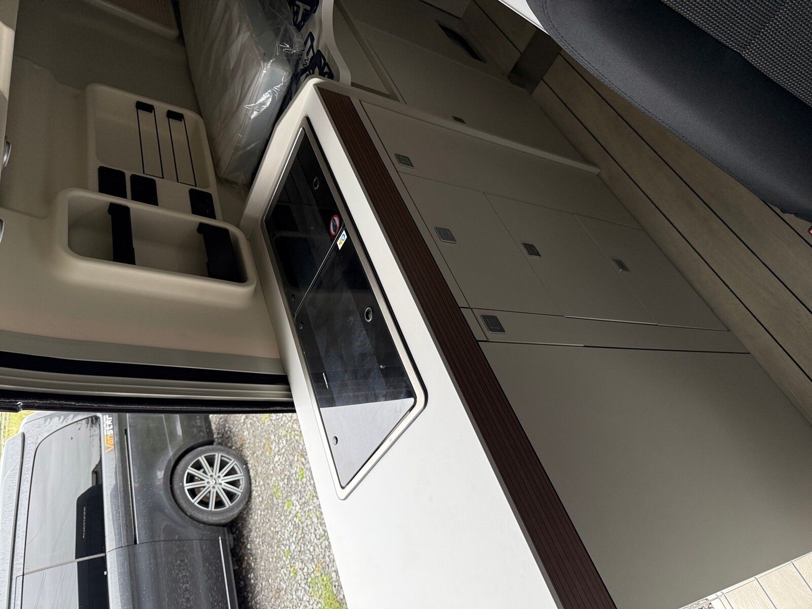 Fahrzeugabbildung Westfalia Columbus 640 E 180 PS Automatik Premium/Navi