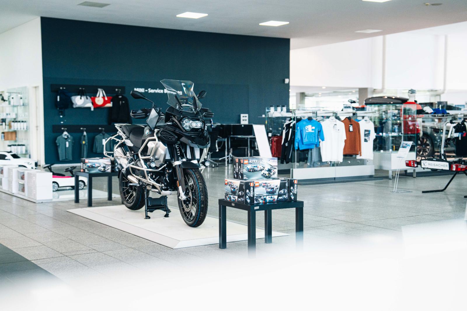 showroom-image-bottom