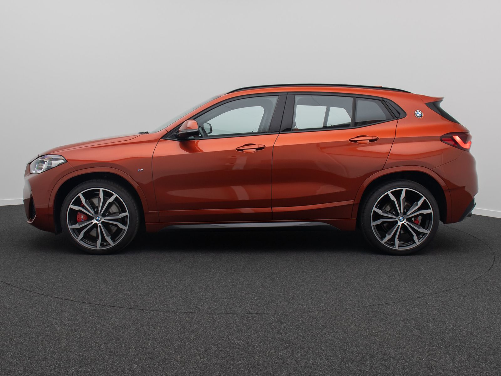 Fahrzeugabbildung BMW X2 xD25d M Sport Panoram Kamera HUD DAB HiFi 20"