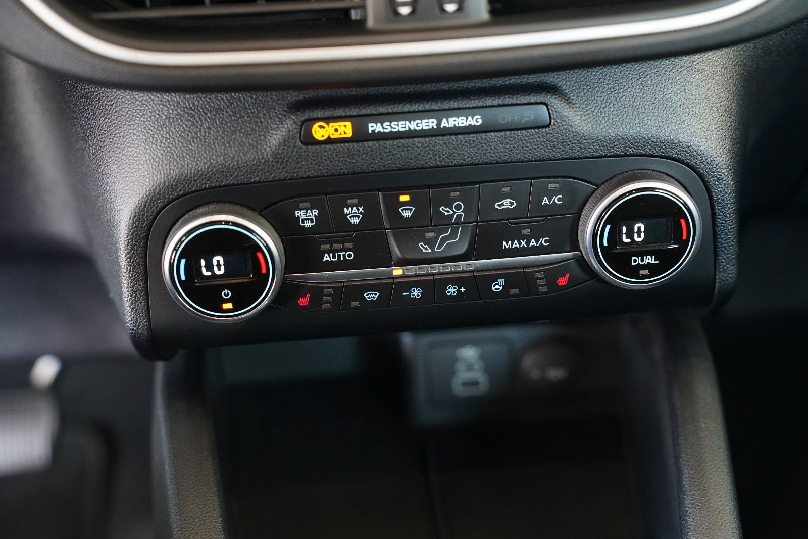 Fahrzeugabbildung Ford Kuga PHEV C&C Winter-Paket*Allwetter*Navi*Assist