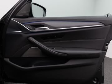 Fahrzeugabbildung BMW 530d Tour Luxury HUD ACC H/K AHK Komfortsitz 20"