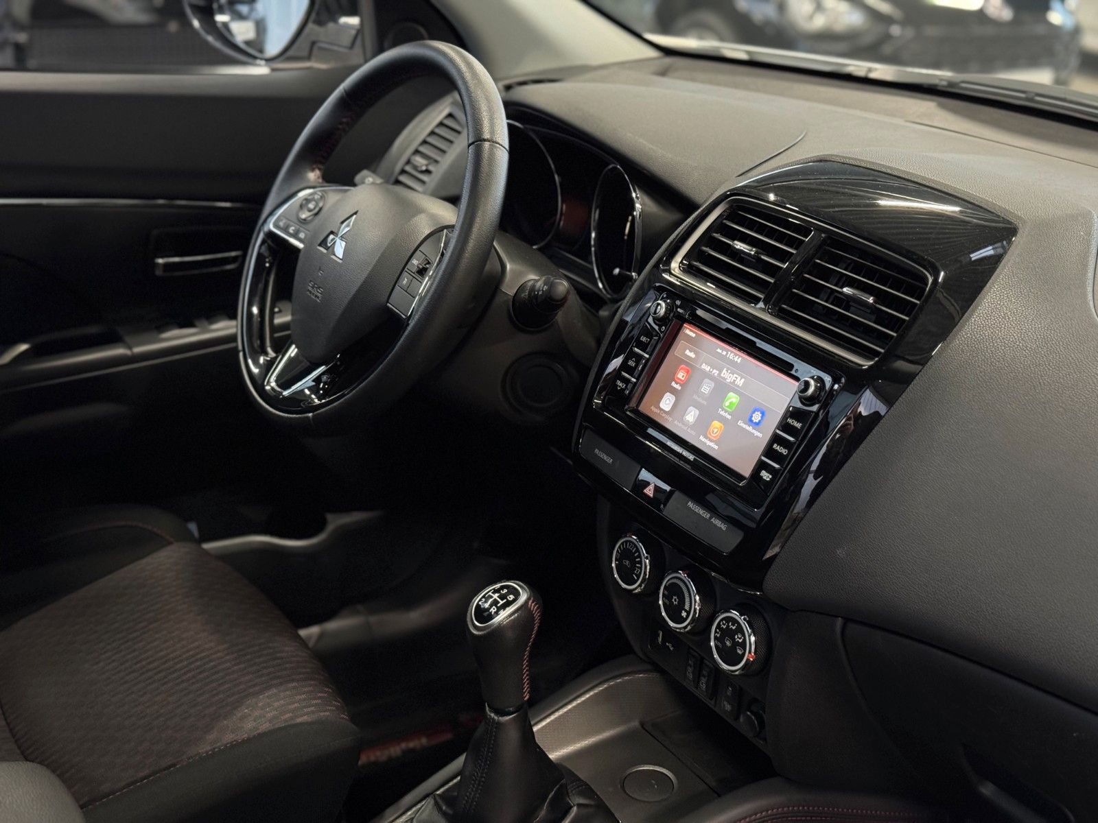 Fahrzeugabbildung Mitsubishi ASX 1.6 Edition+ Black-Paket 2WD "AHK Sitzheizg"