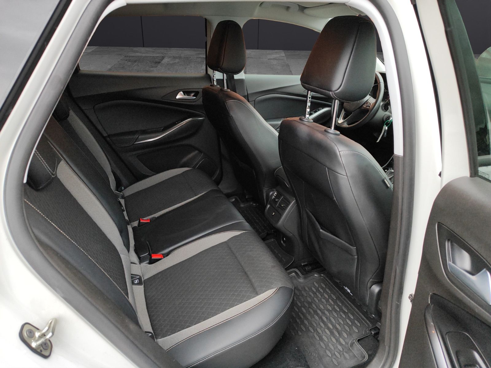 Fahrzeugabbildung Opel Grandland (X)/Navi/360gKamera/Shz/1.Hand