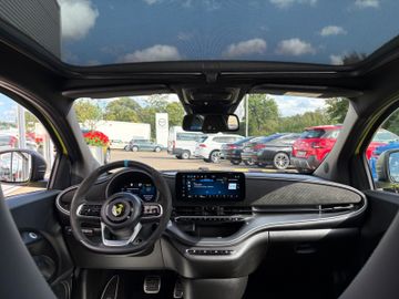Fahrzeugabbildung Abarth 500 e Scorpionissima Navi Pano Temp JBL RFK  uvm