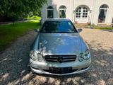 Mercedes-Benz 320 - silberne Mercedes-Benz 320
