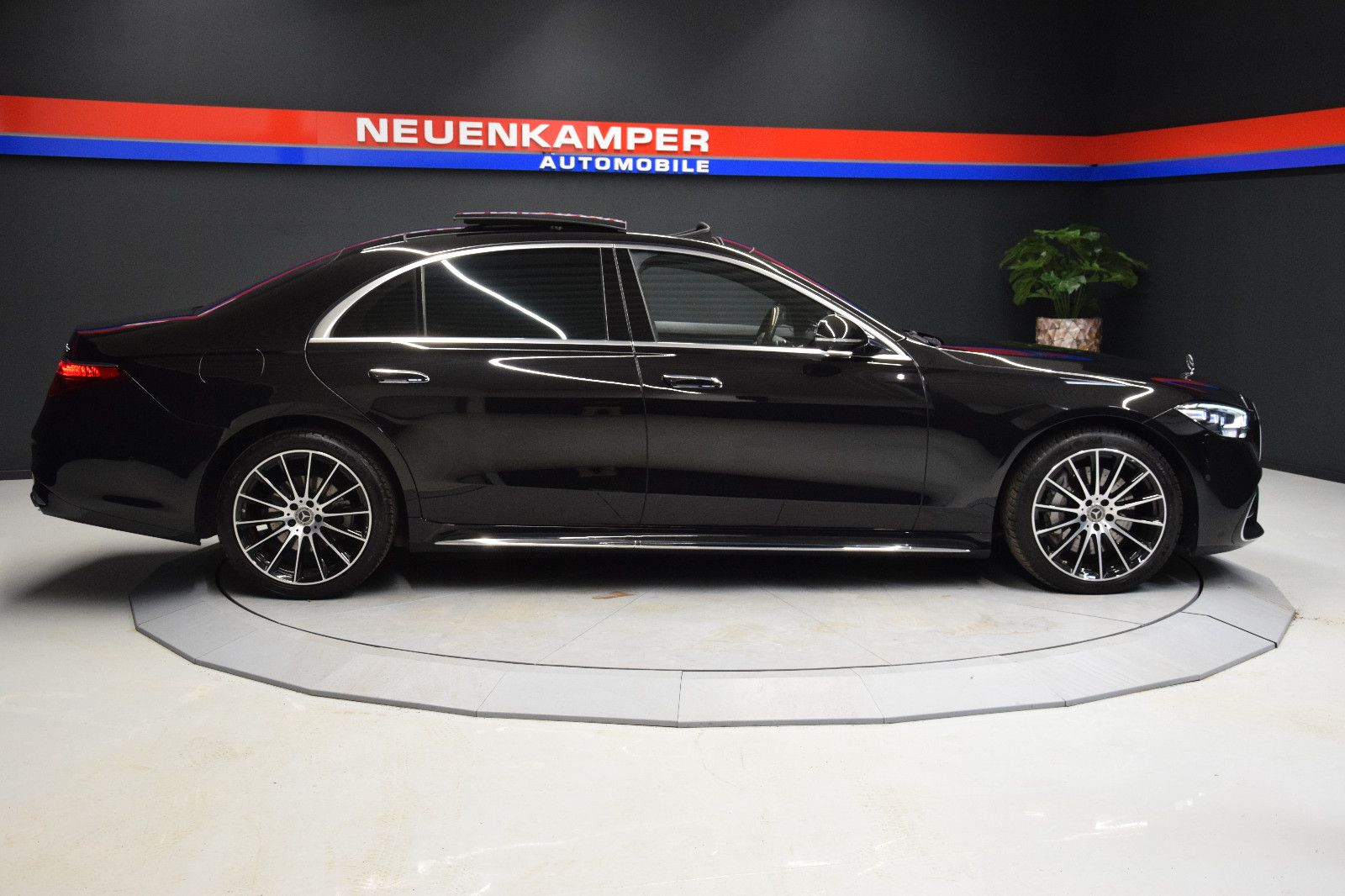 Fahrzeugabbildung Mercedes-Benz S 400 d 4Matic Lang AMG Pano TV Burmester HeadUp