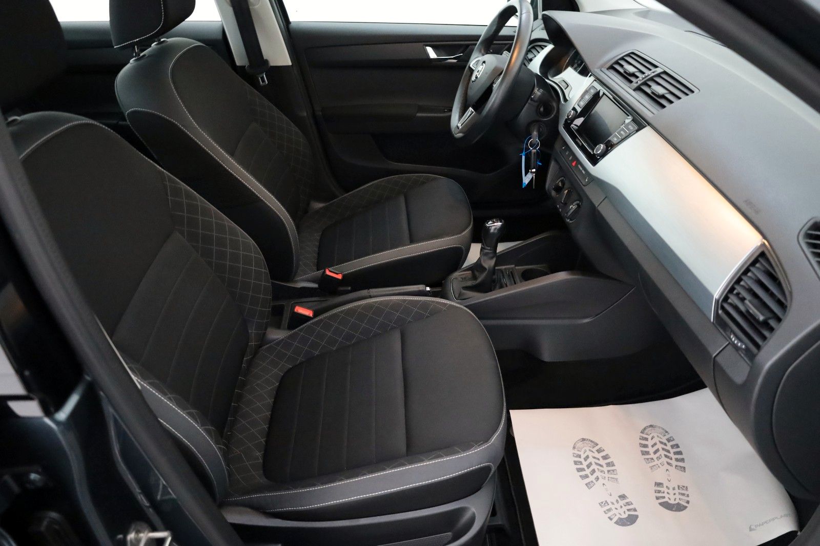 Fahrzeugabbildung SKODA Fabia Ambition SH,PDC,Kamera,Apple CarPlay,SR+WR