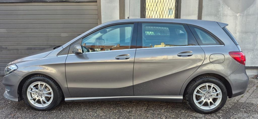 Mercedes-Benz B 180