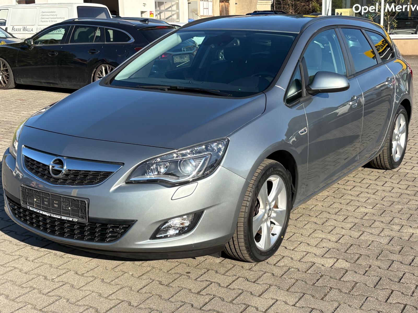 Opel Astra J Sports Tour Rollstuhl Behindertengerecht