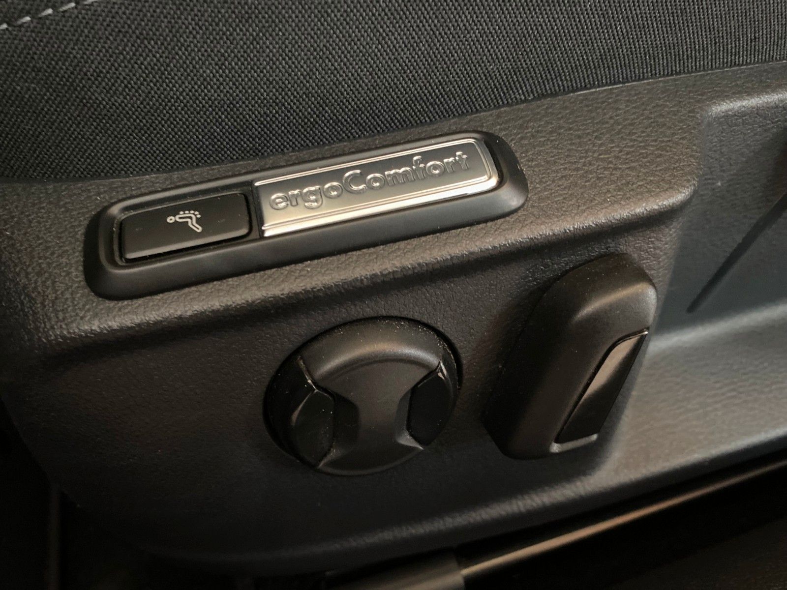Fahrzeugabbildung Volkswagen Passat Variant Business 2,0TDI *LED*NAVI *ASSIST