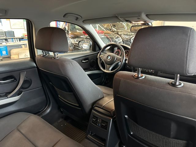MYAUTOCENTER – Gebraucht- und Jahreswagen mit Werkstattservice in Pfaffenhofen BMW 320 *SERVICENEU*TEMPO*NAVI*KLIMAAUTO*AHK*