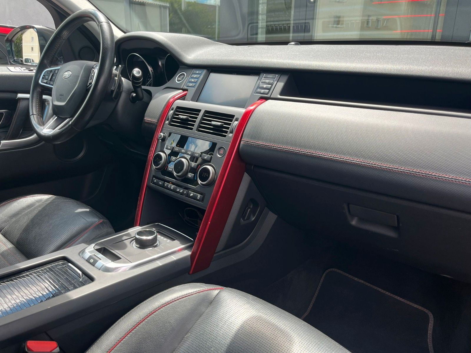 Fahrzeugabbildung Land Rover Discovery Sport SE AWD