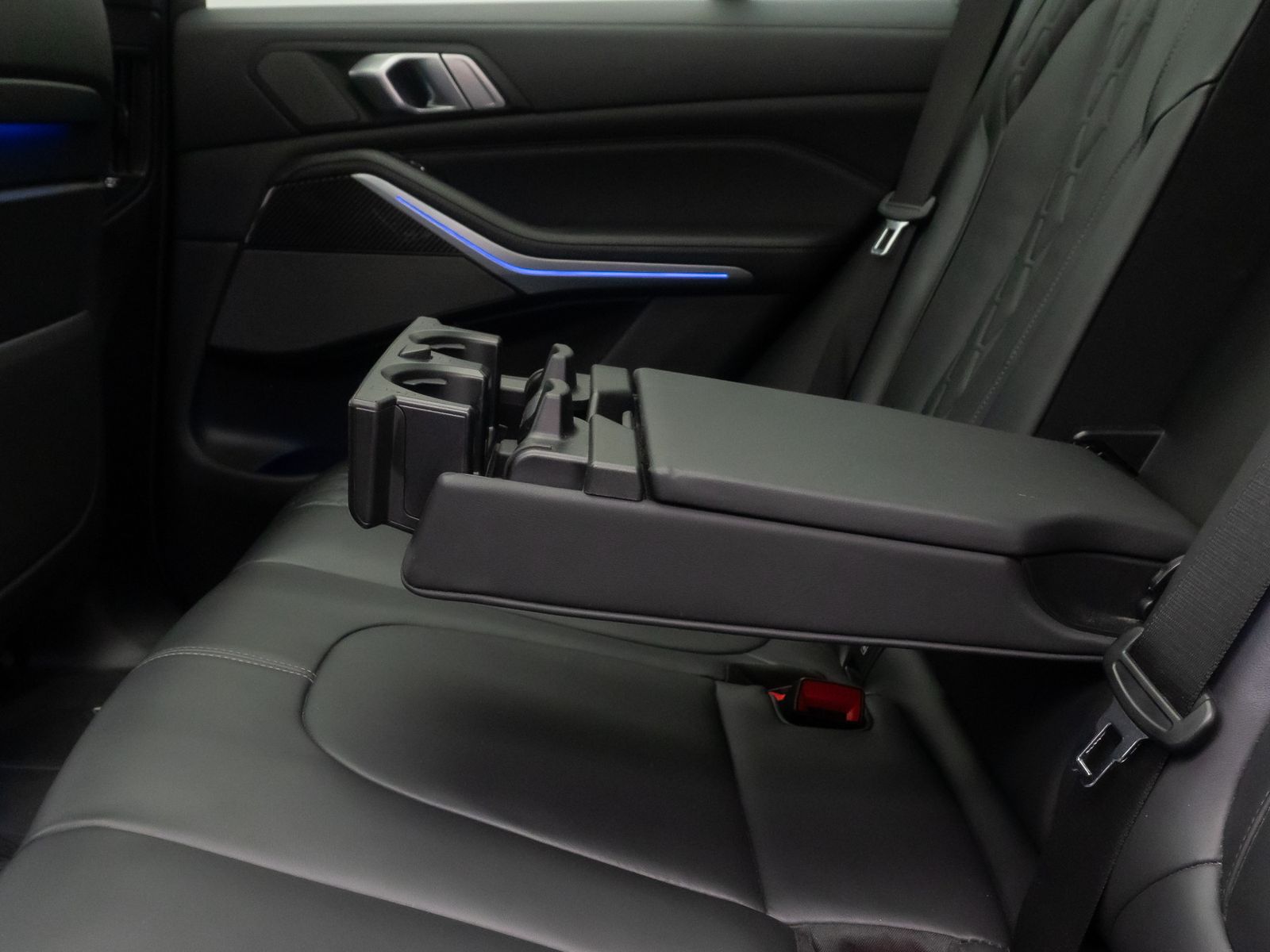 Fahrzeugabbildung BMW X5 M50i 360&deg; HUD Laser SoftCl DispKey Panorama