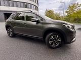 Peugeot 2008 Allure PureTech 110 EAT6 Allure - Peugeot 2008 Gebrauchtwagen in München