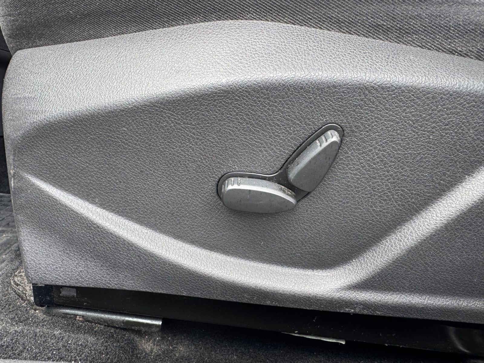 Fahrzeugabbildung Ford Focus Turnier Titanium*Klimaauto*SH gepflegt*